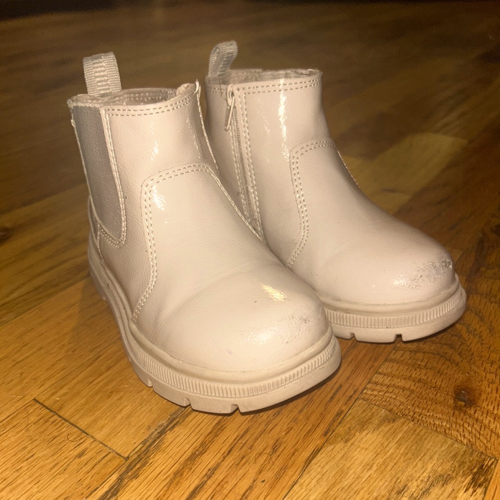 Zara Kid’s boot size 25 (US size 9)